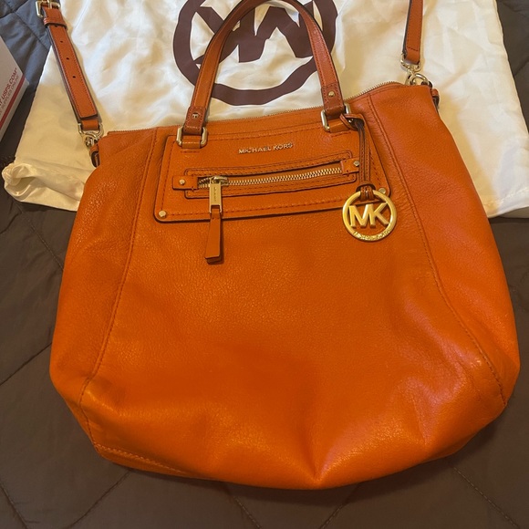 🎉SALE🎉 Excellent cond Michael Kors Gilmore lg - Picture 8 of 10